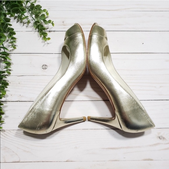 Stuart Weitzman Gold Heels - Picture 3 of 7